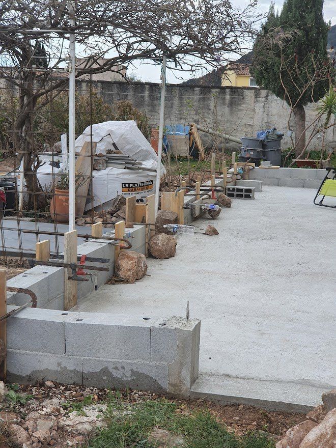 Pose d'une dalle et mur béton