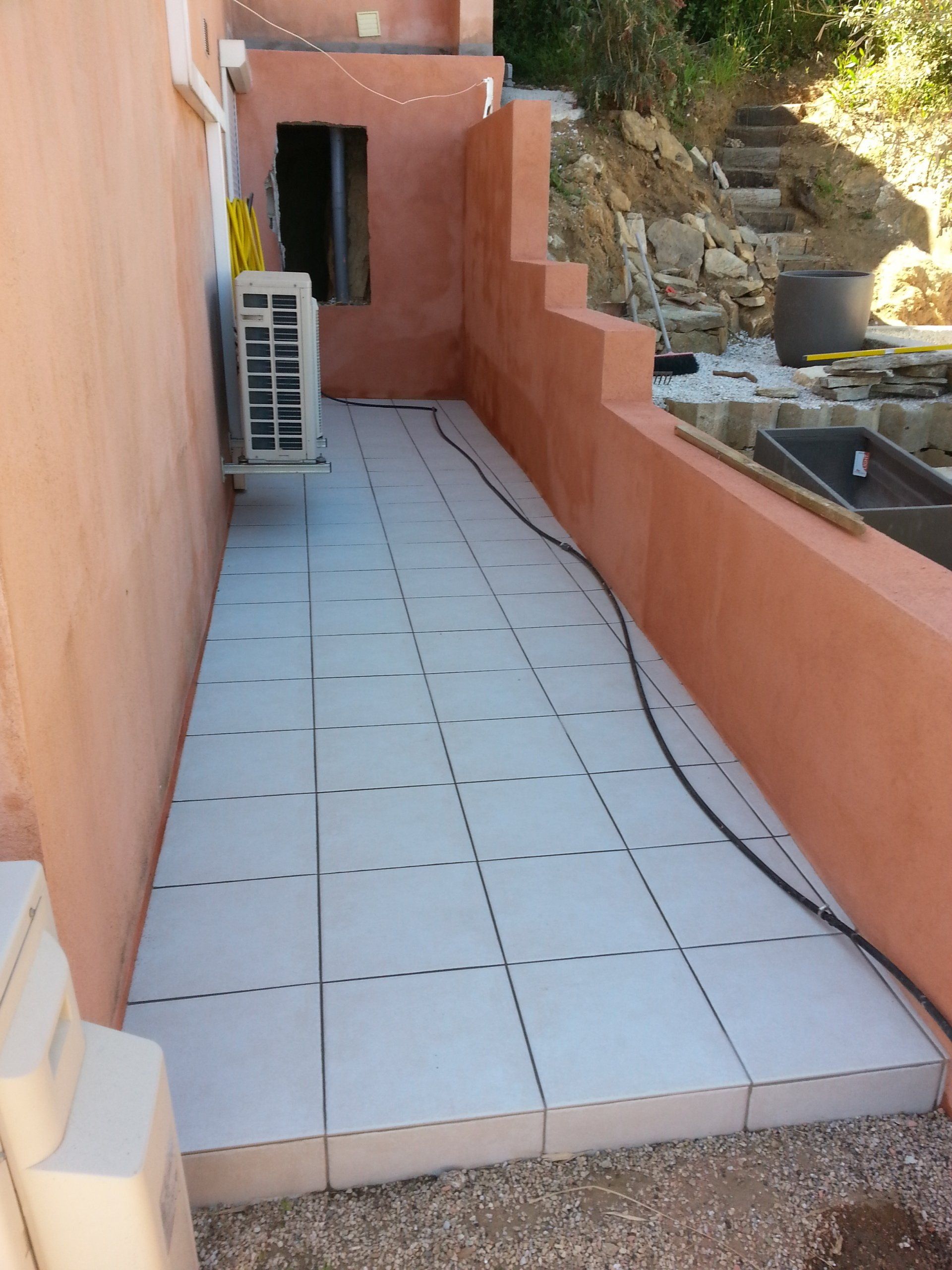 Pose de dalles sur un balcon