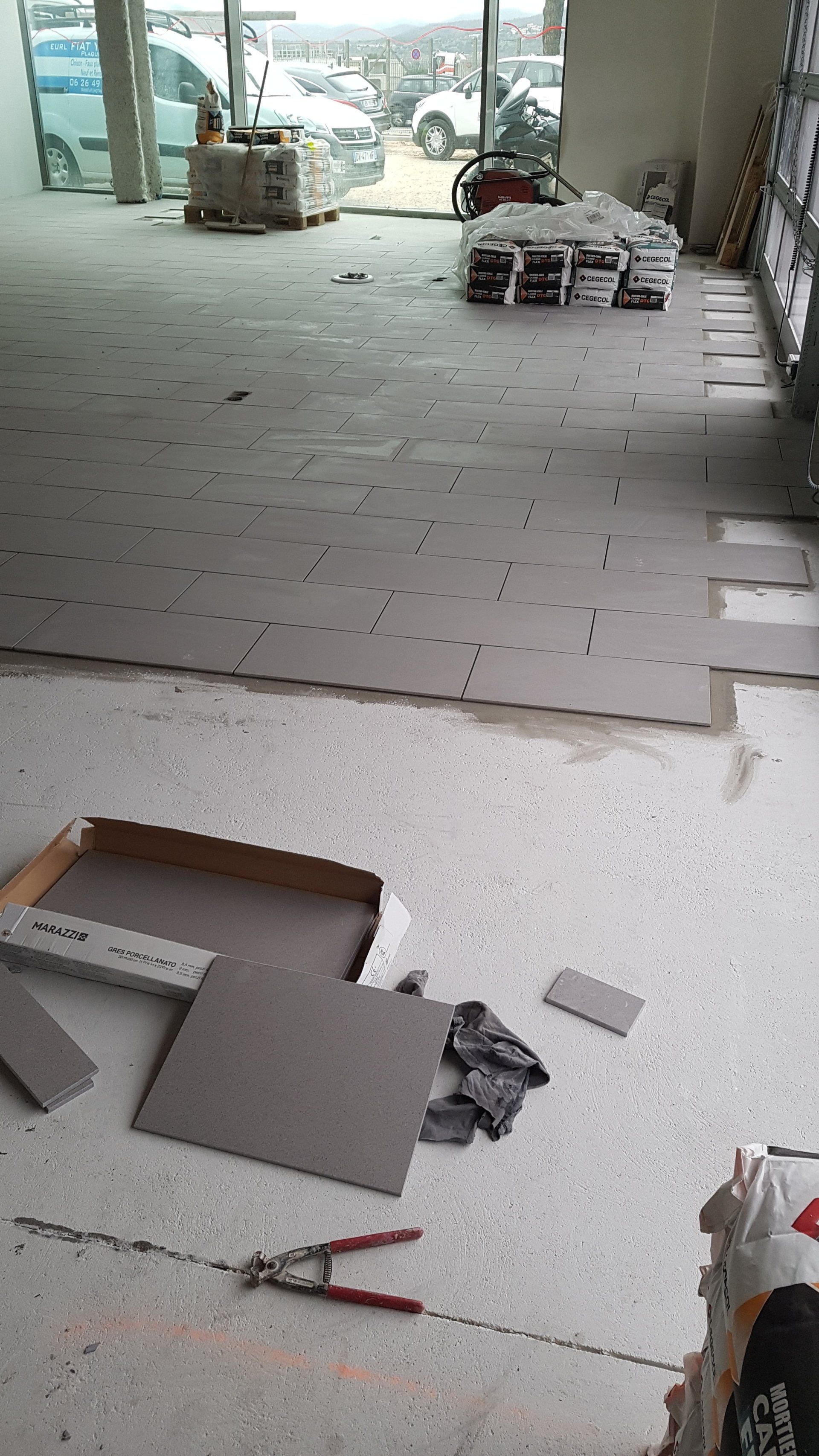 Pose de carrelage au sol