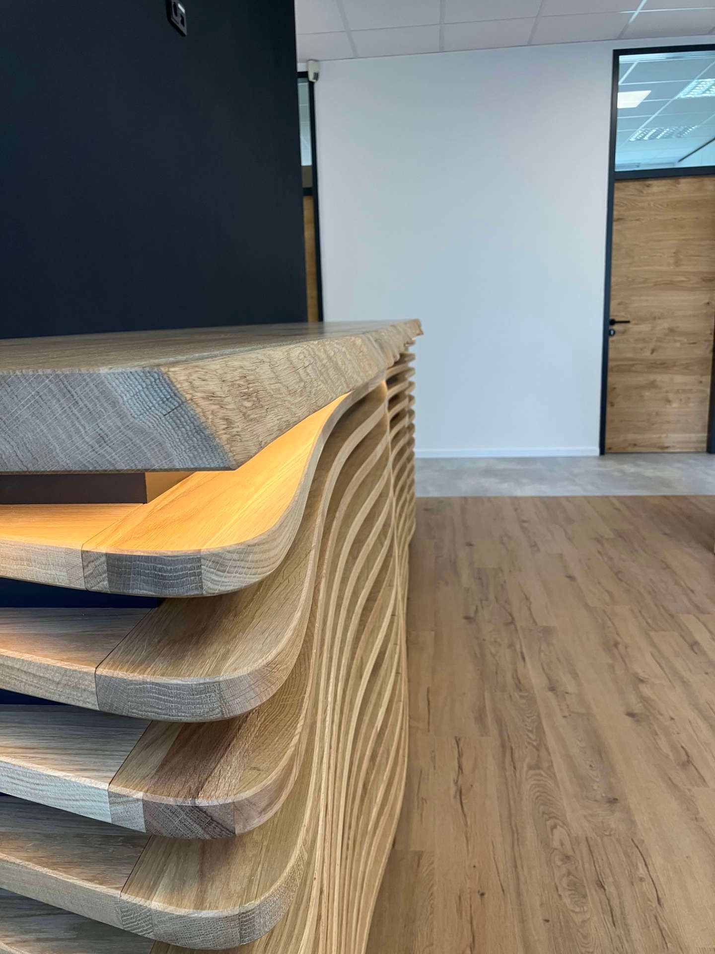 Elegante Kommode mit Beleuchtung