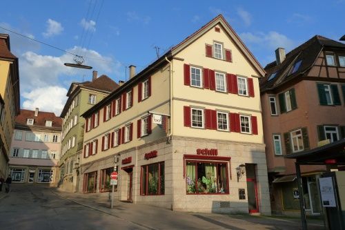 Historisches Gebäuder der Optik Schill in Schwäbisch Hall.