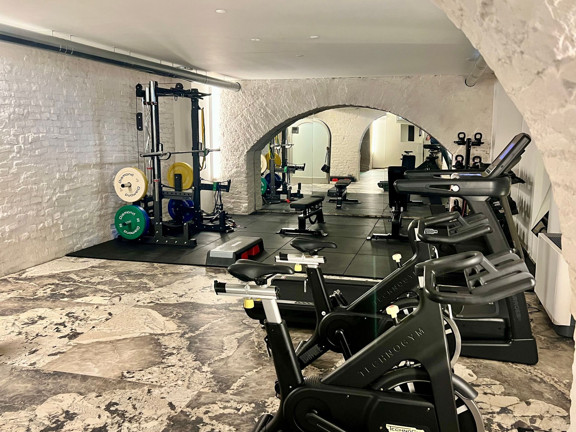 Palestra con attrezzatura technogym