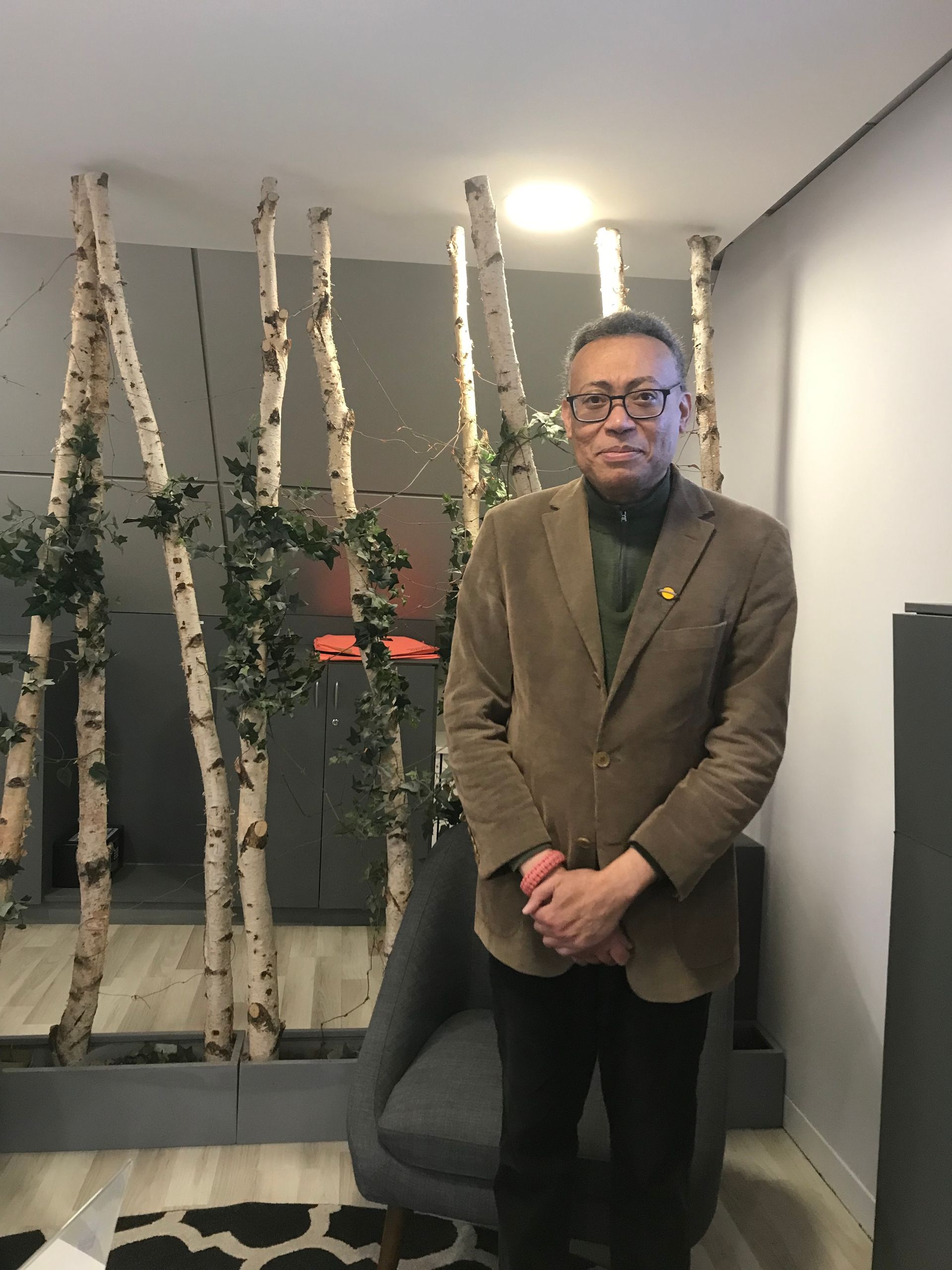 Professeur Soutarson Ph.D. dans son bureau