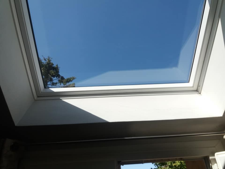 Une fenêtre de toit.