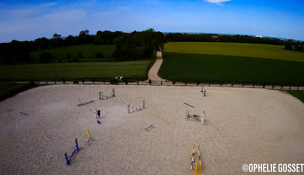 Parcours avec des obstacles pour un concours