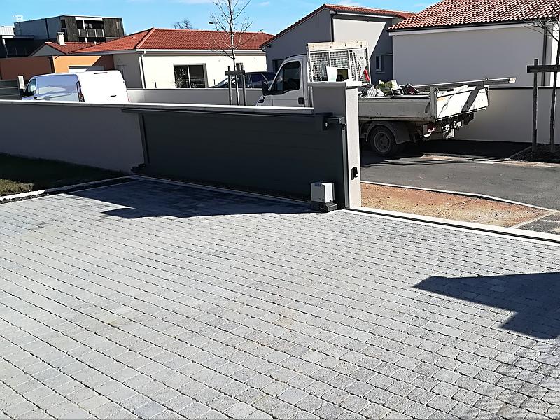 Création de clôture et poteaux pour un portail et un portillon