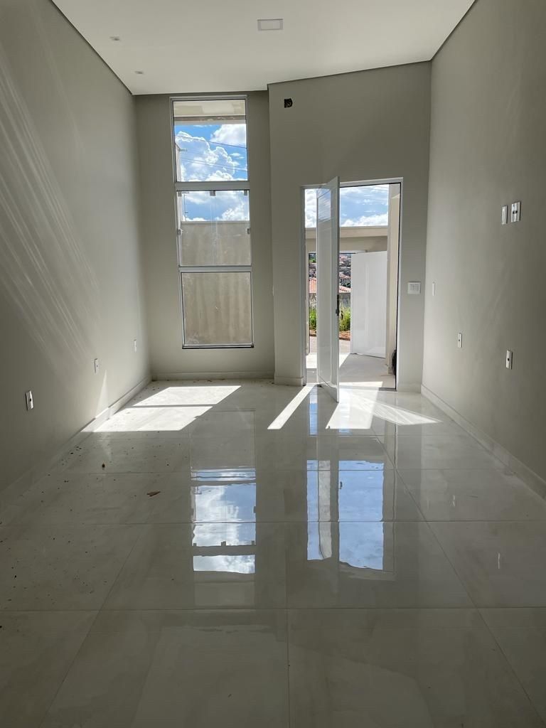 Habitación moderna y vacía con suelo 