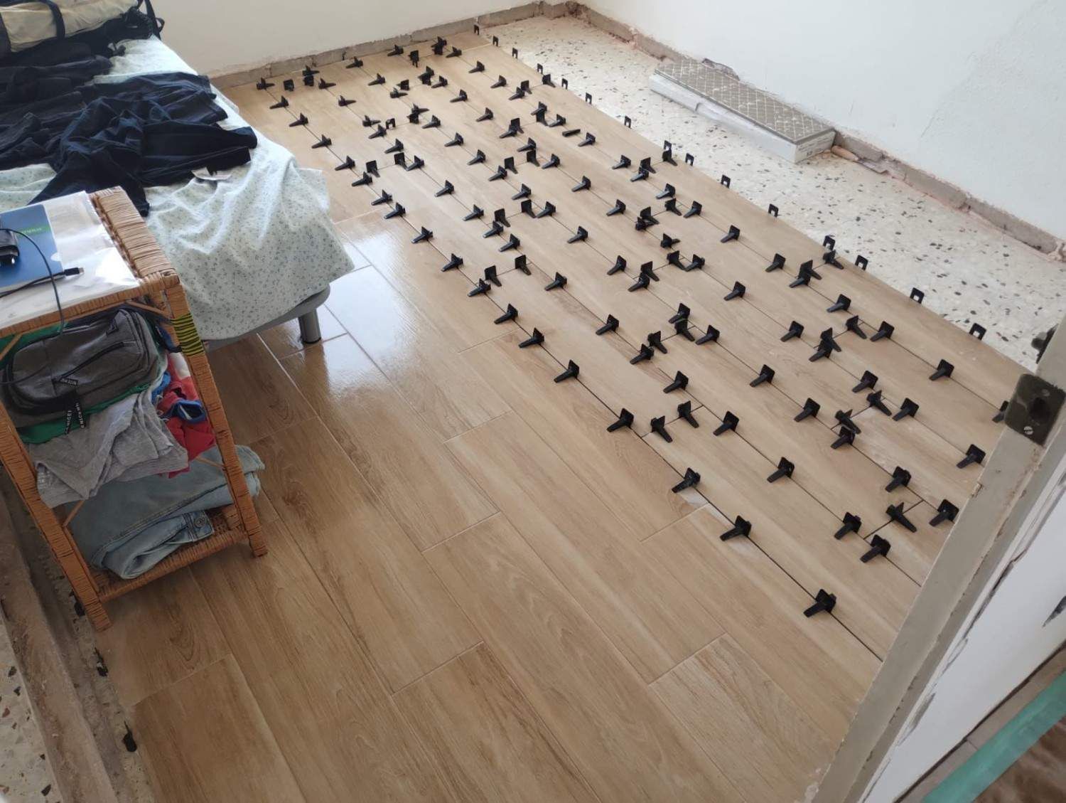 Habitación interior con filas