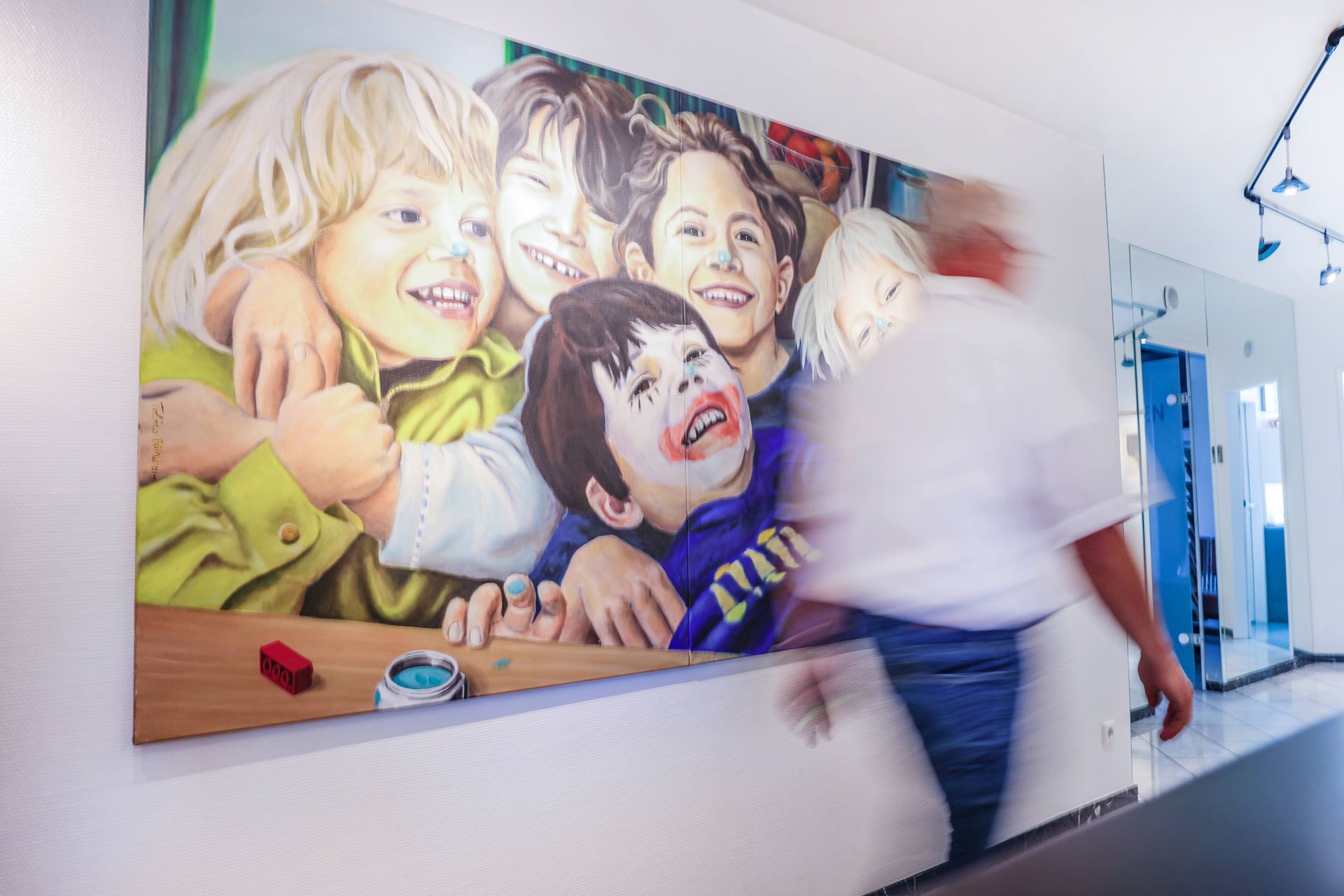 Zahnarzt Böwering mit zahnmedizinischen Instrumenten