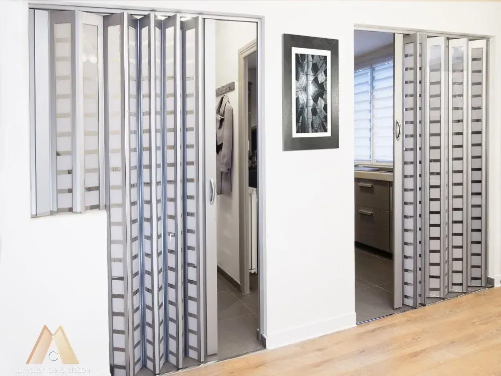 Cloisons grises métalliques