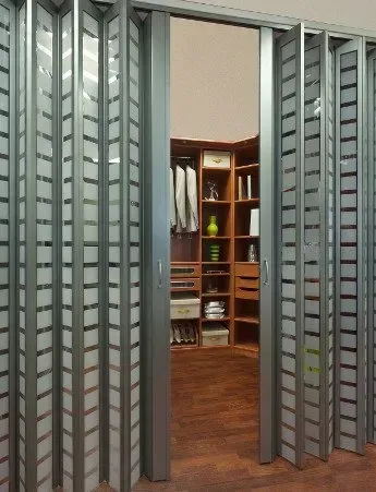 Cloison verte vue sur dressing