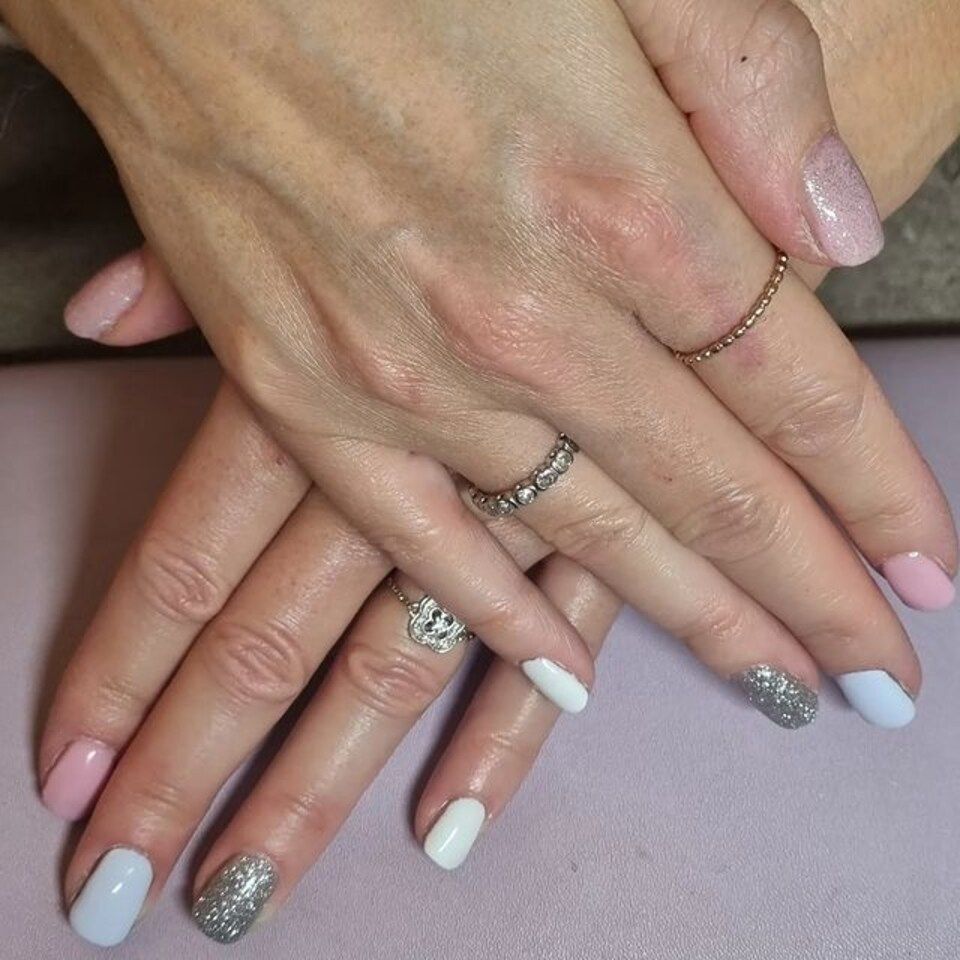 manucure avec vernis semi-permanent couleurs de fête