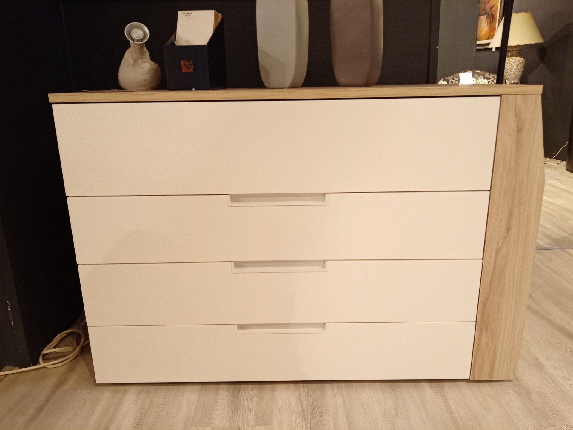 armoire avec dessus ouvrant fermé