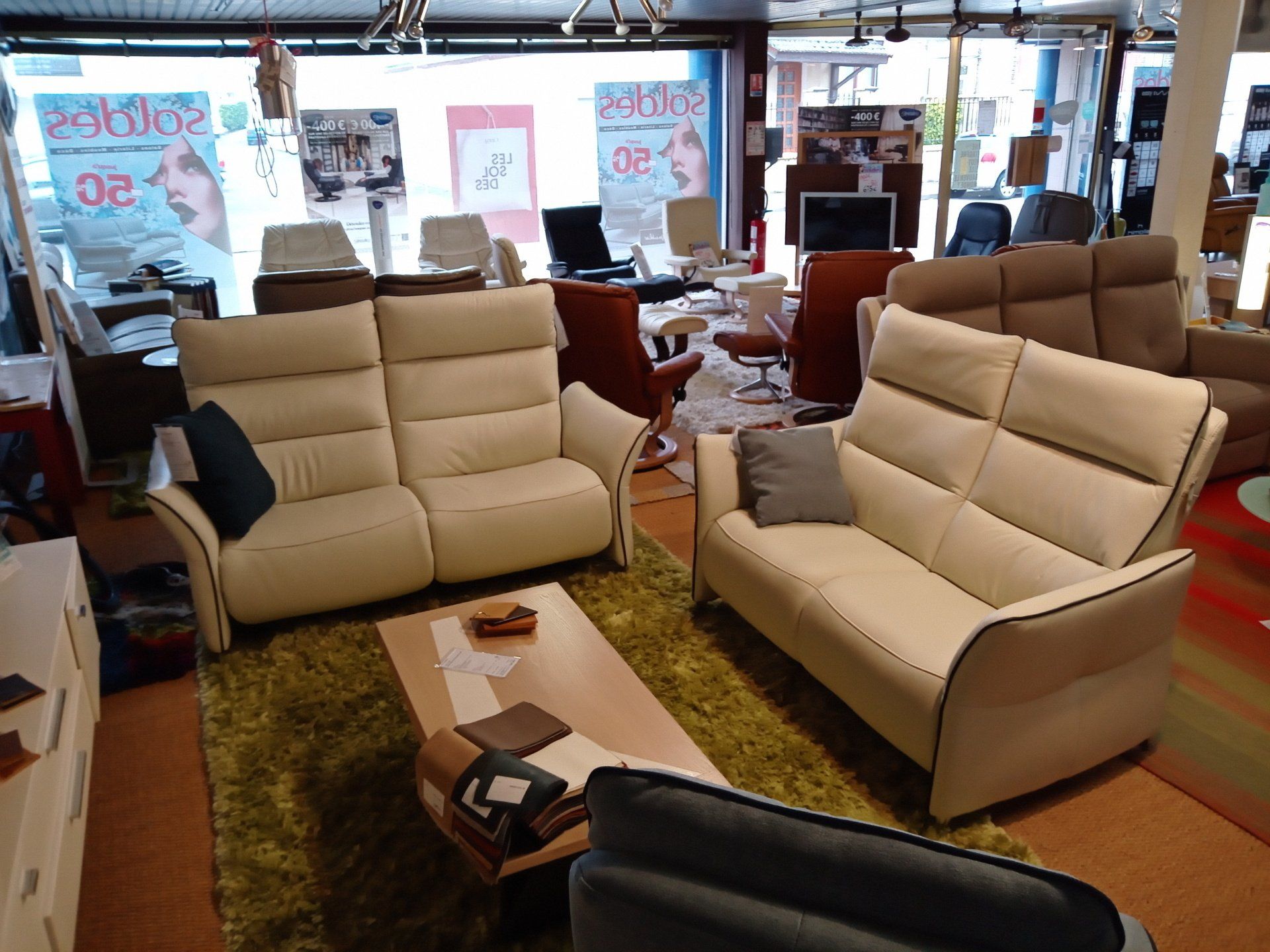 Canapés deux places blancs pour salon