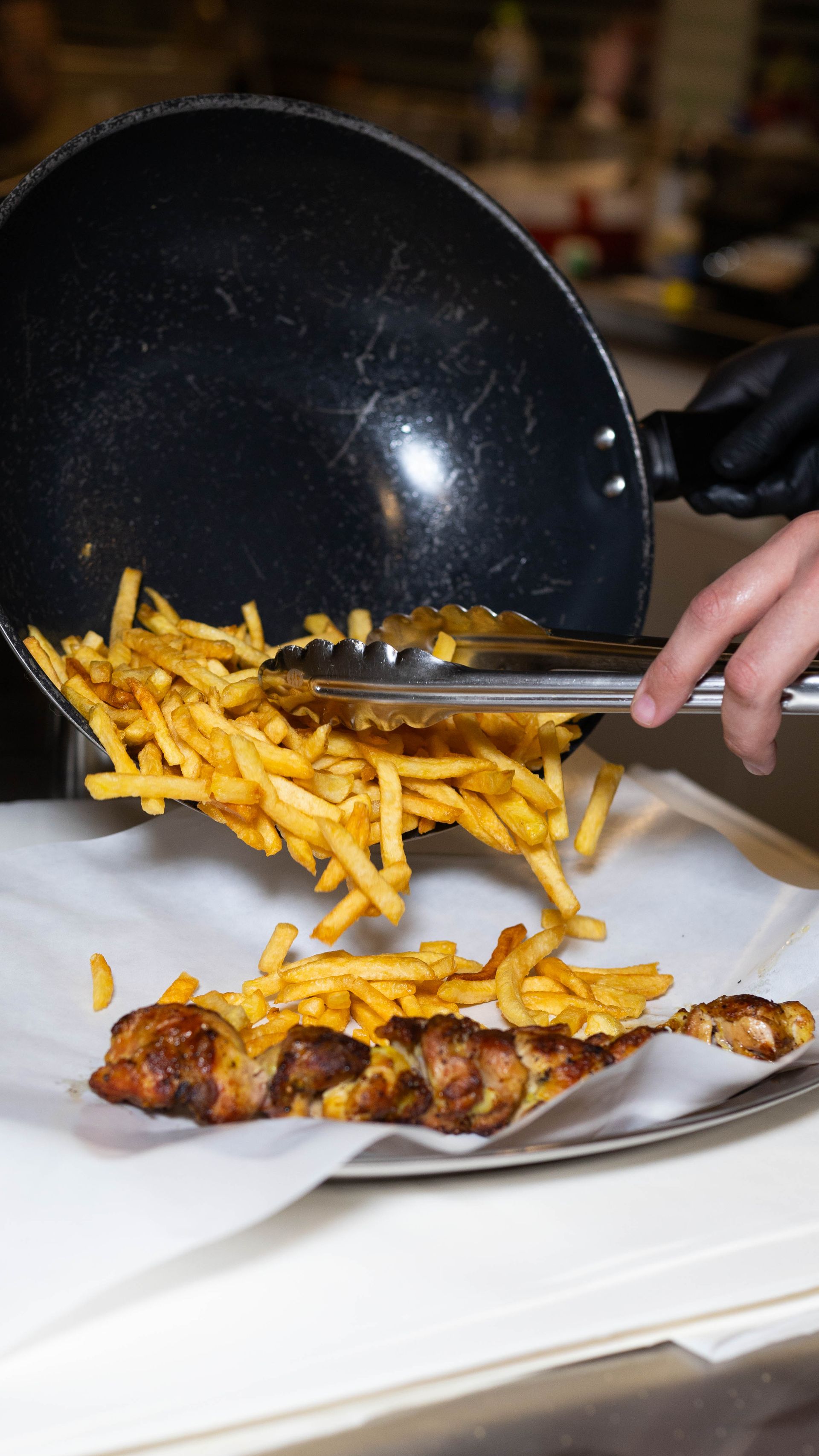 Ψητοπωλείο ΜΠΑΡΜΠΑ-ΜΗΤΣΟΣ | Μπιφτεκάκια στη Λαδόκολλα