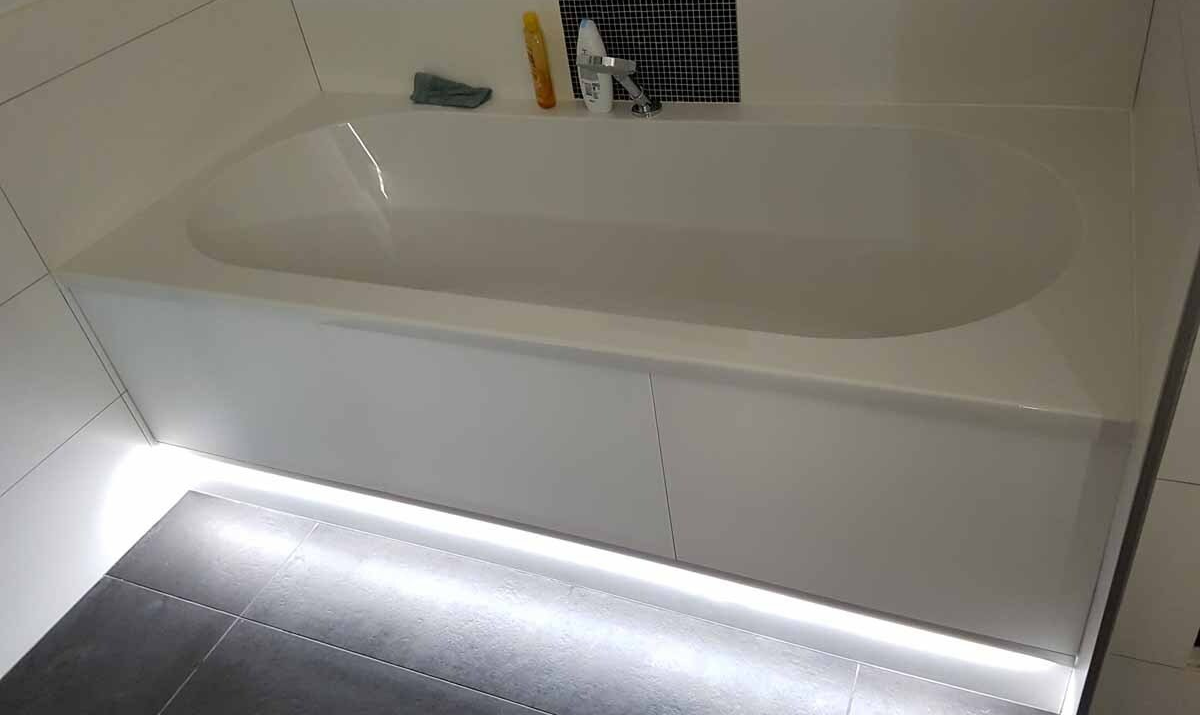 Baignoire avec rétroéclairage dessous