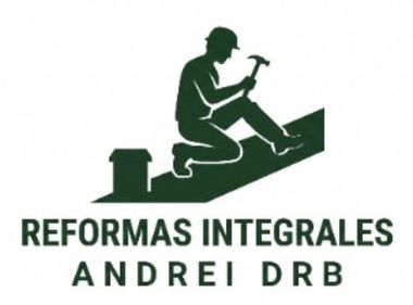 Logotipo verde de un obrero con un martillo junto al texto «REFORMAS INTEGRALES ANDREI DRB»