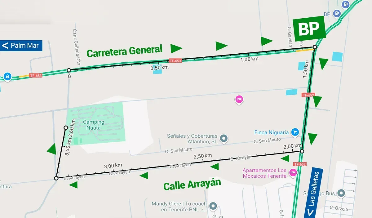 Un mapa de una ciudad con un cartel BP verde en él.