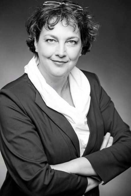 Ursula Ostgathe schwarz-weiss Foto seriös