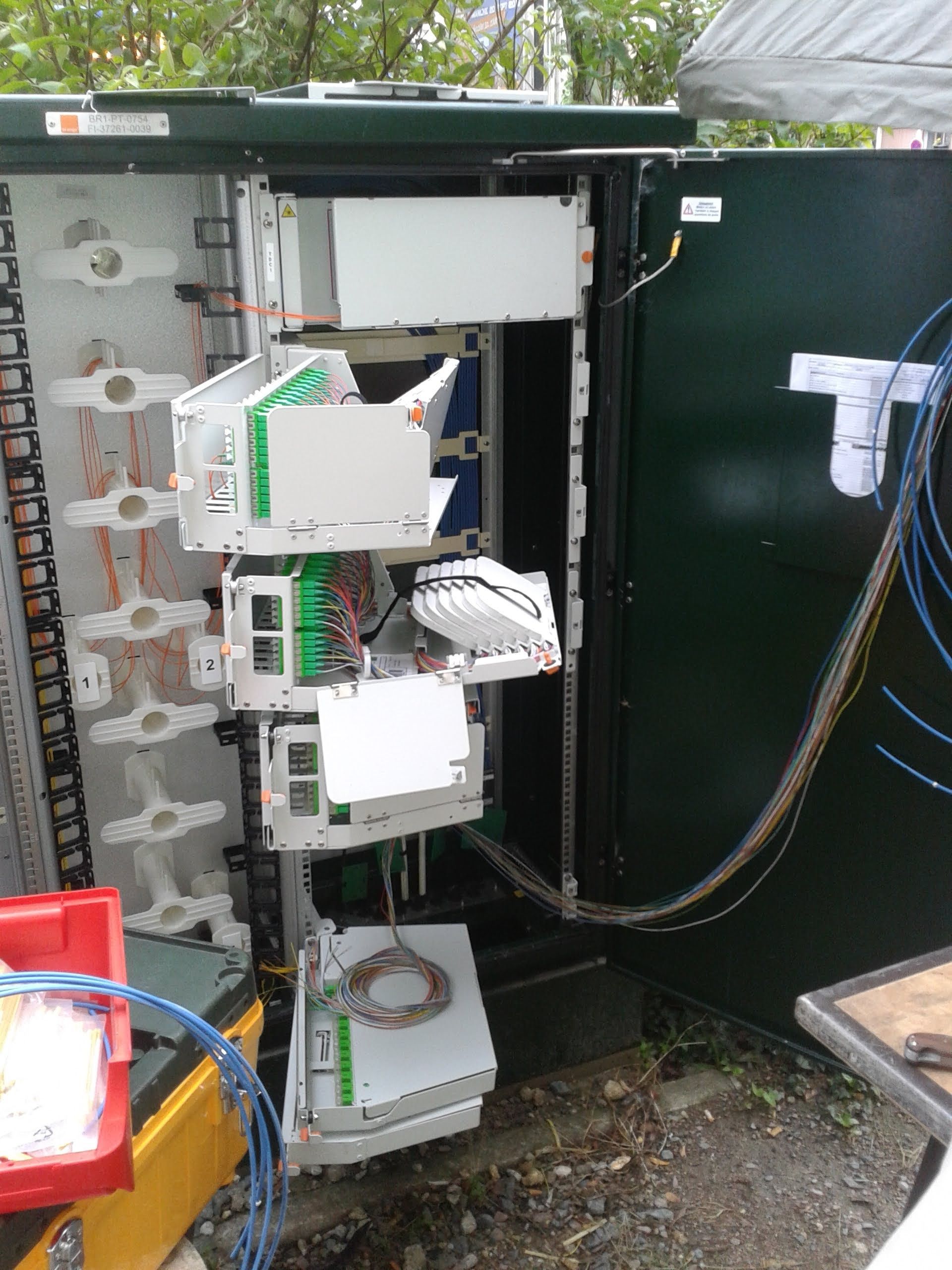 Installation de réseau de télécommunications : fibre optique