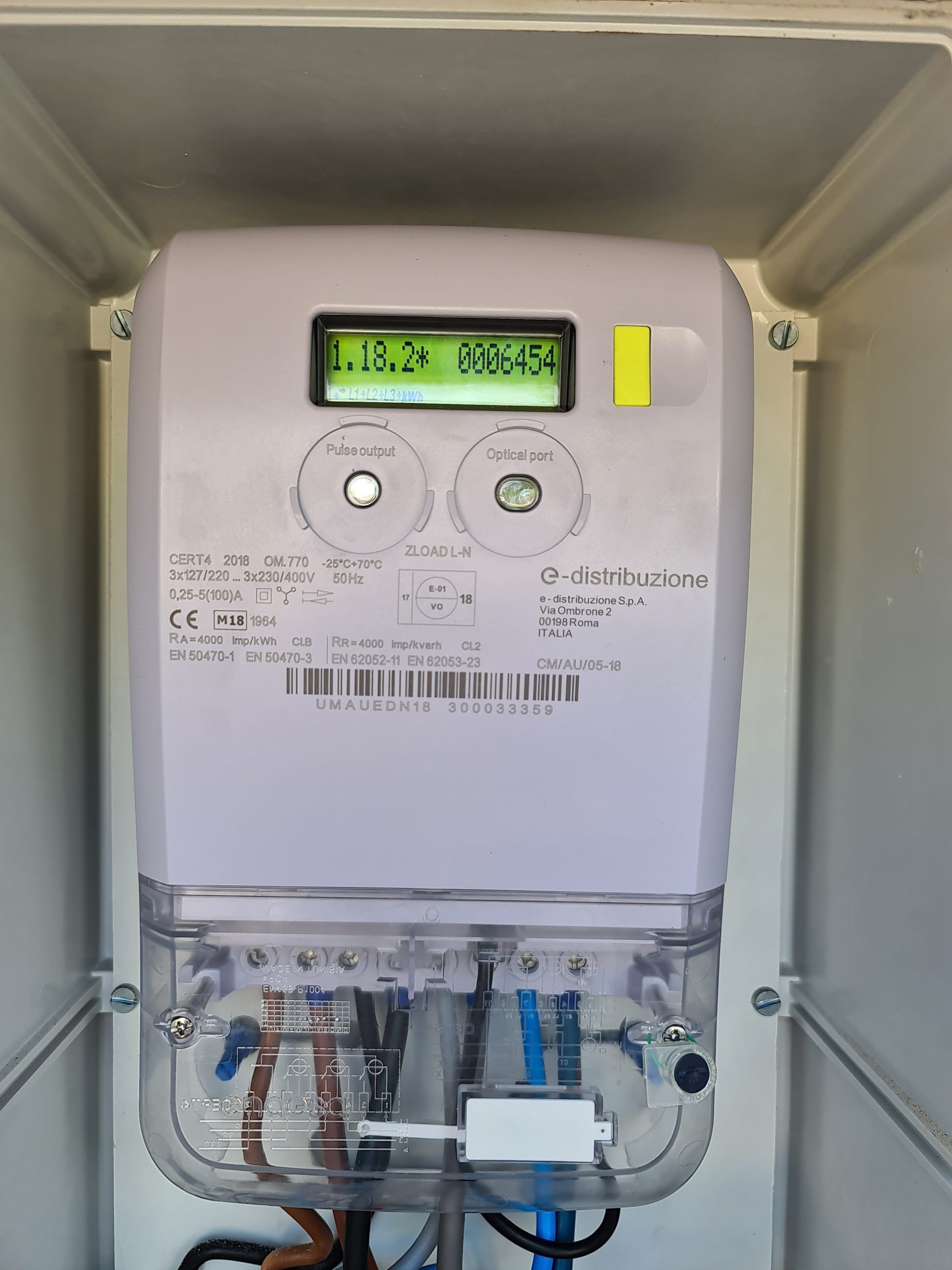 Un medidor con una pantalla verde que dice 16.21