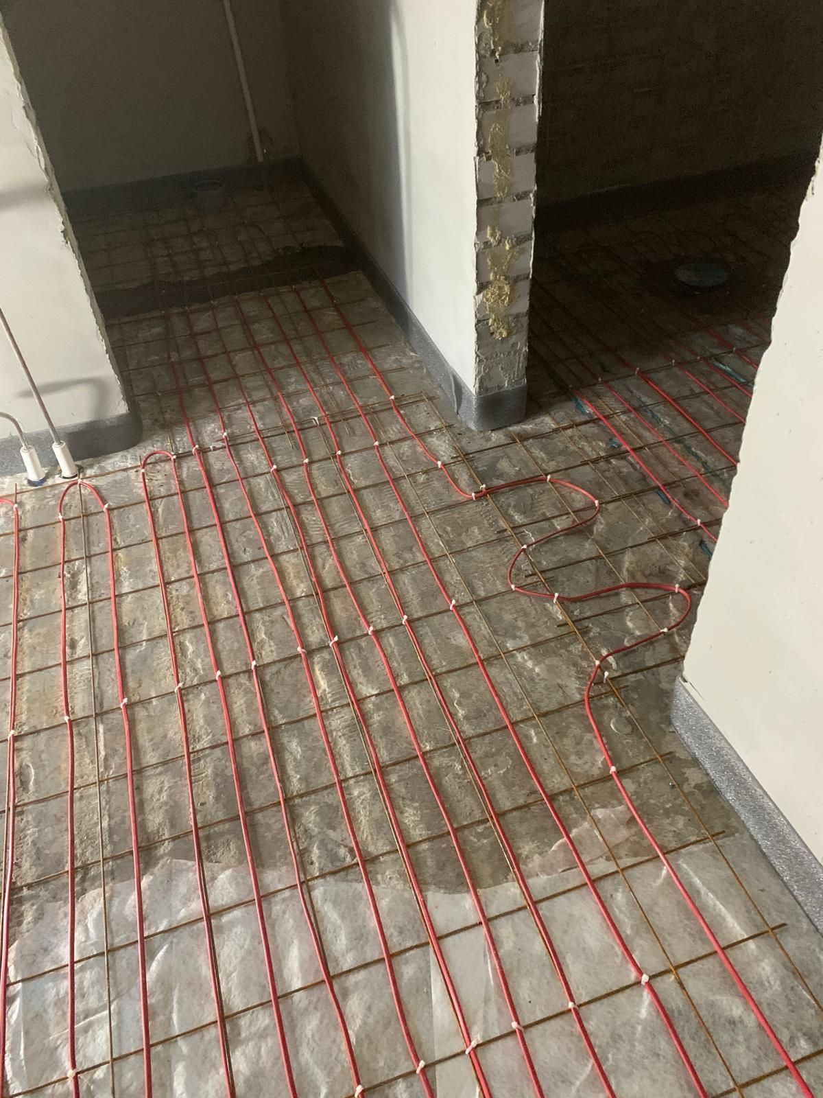 Sähköisen lattialämmityksen asennus saneerauskohteeseen Porvoossa. Energiatehokas lämmitysratkaisu.