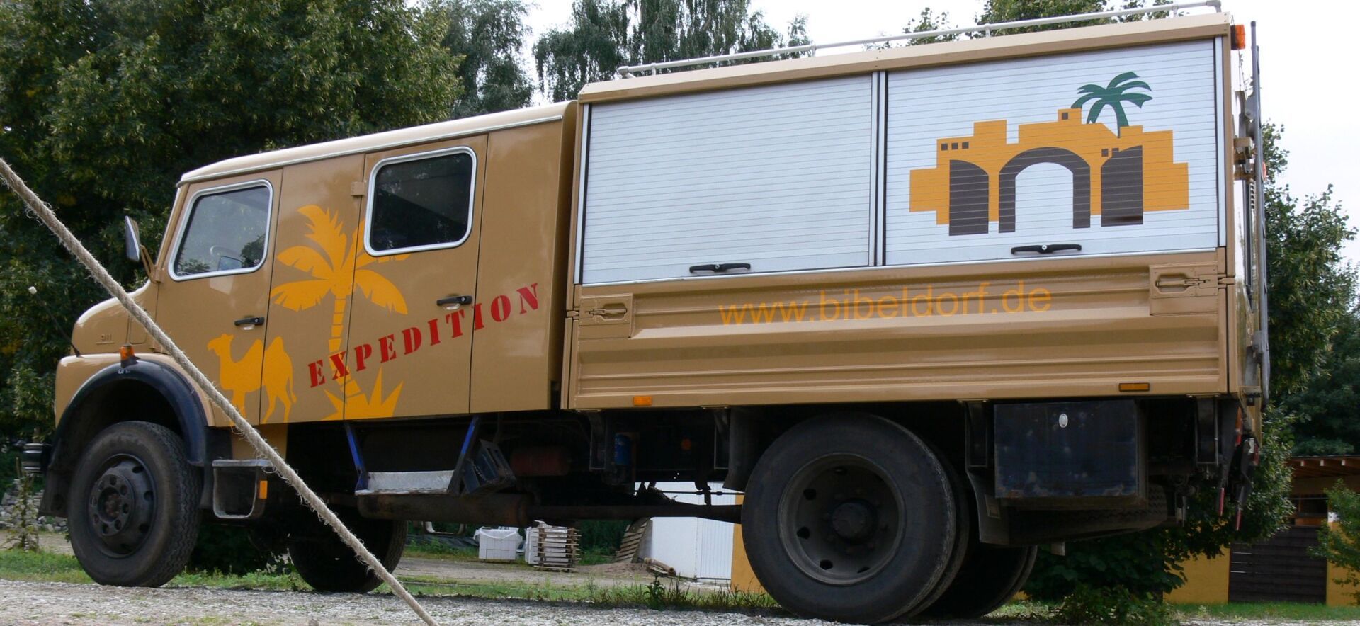 Bibeldorf-Lieferwagen