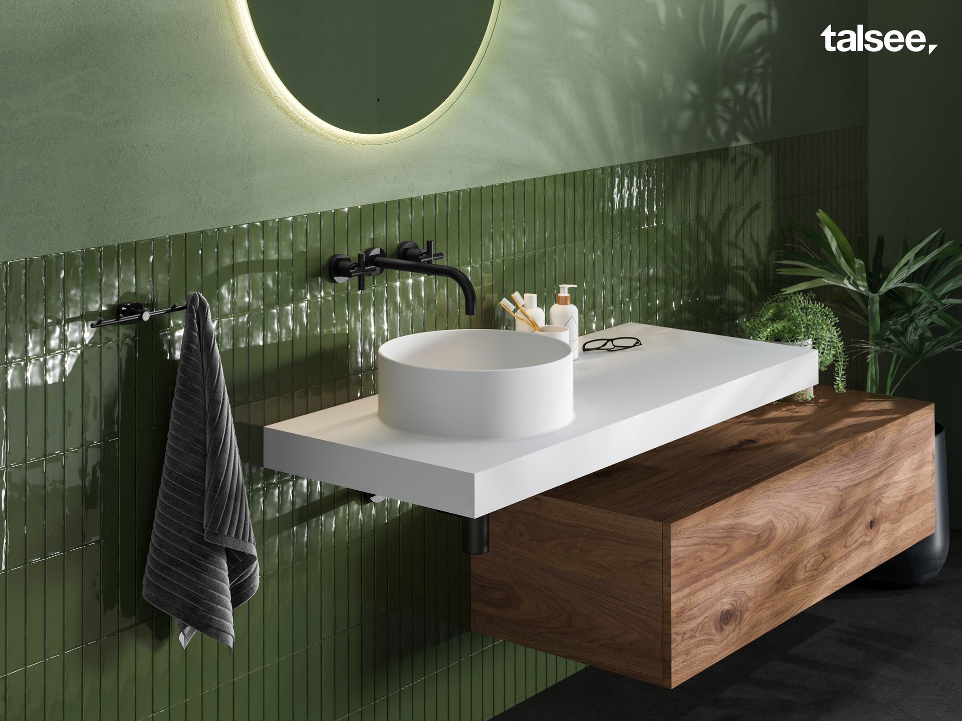 Ein kleines Mädchen wäscht ihre Hände in einem Waschbecken im Badezimmer