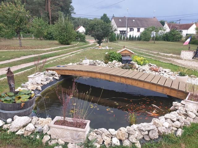 Création d'un pont au-dessus d'un étang