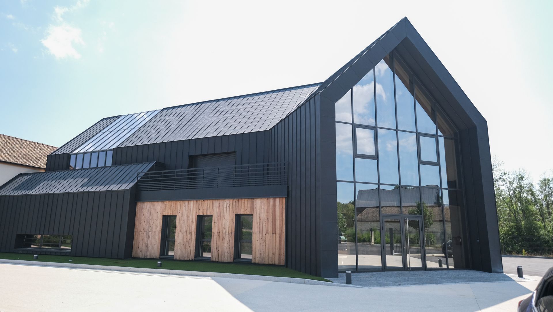 Baîtiment professionnel contemporain