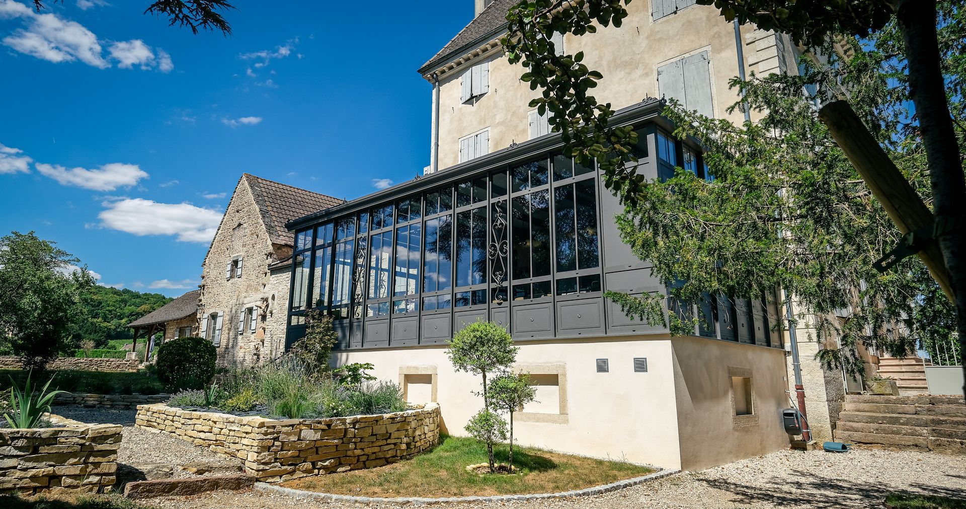 Extension d'une maison avec une véranda en aluminium