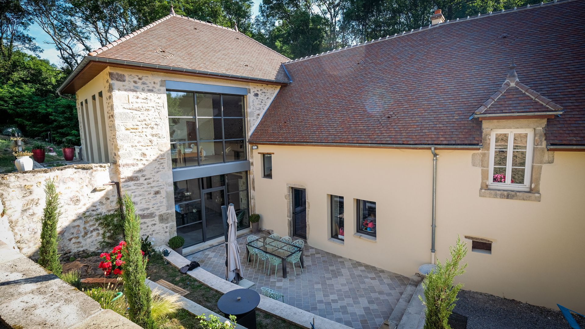 Menuiseries d'une maison lors d'une rénovation d'un grand espace