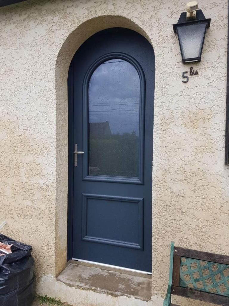 Porte en aluminium avec arrondi