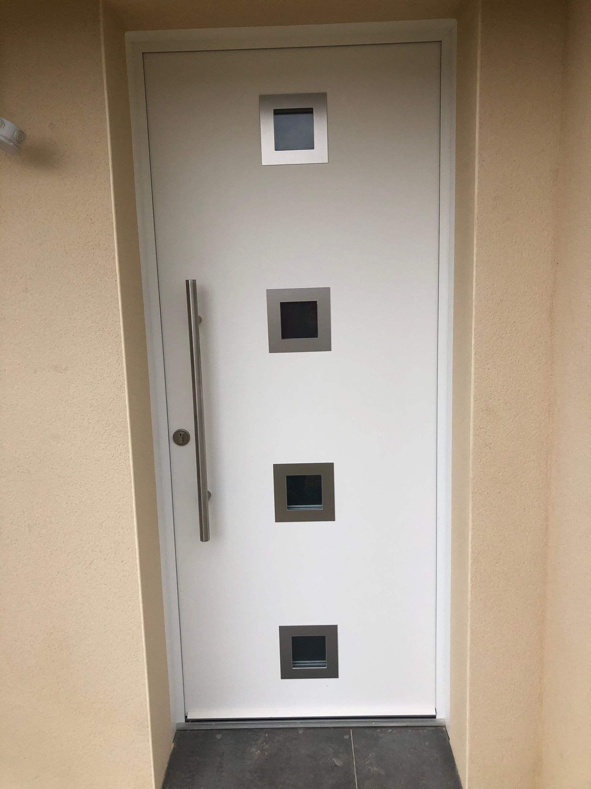 Porte d'entrée en PVC blanc