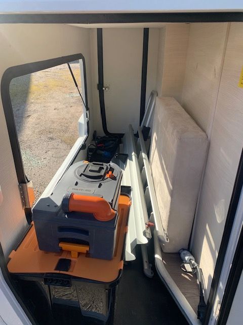 gros coffre pour accessoires de voyage