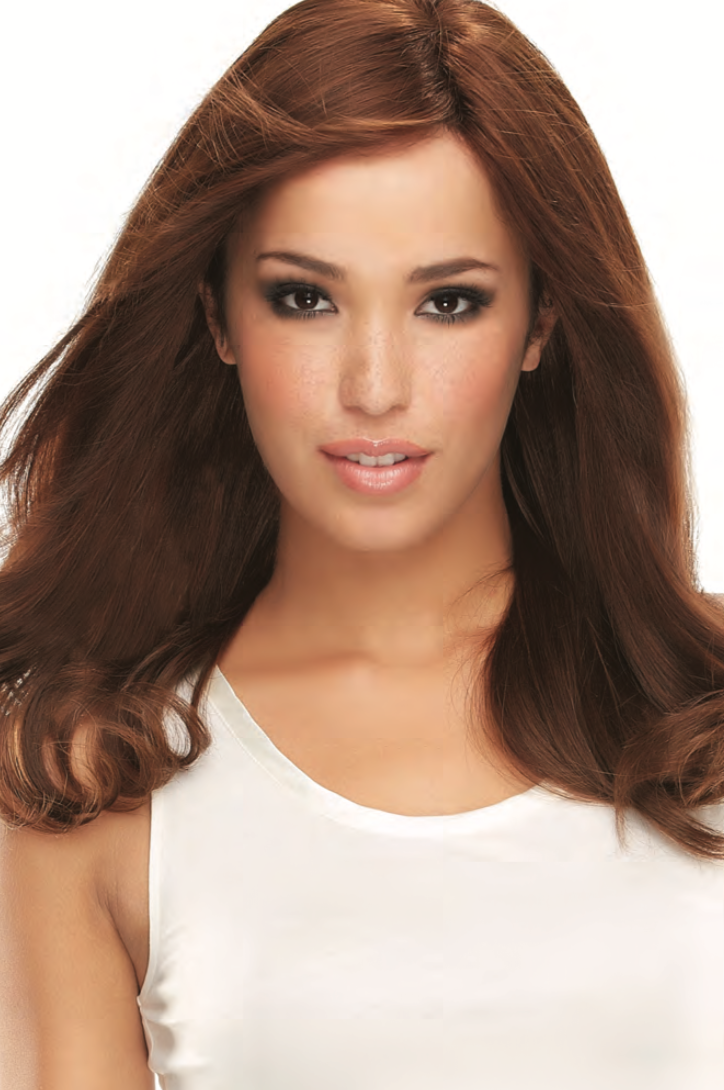 Une femme avec des longs cheveux roux