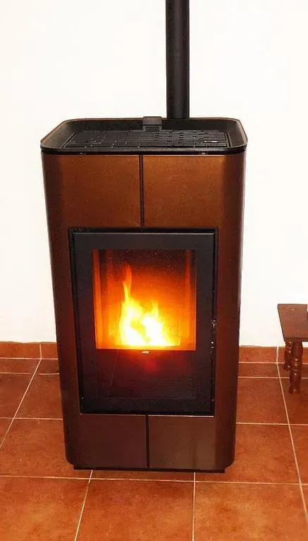 Poêle à granulés MCZ Tray 8kW (16120 Châteauneuf/Charente)