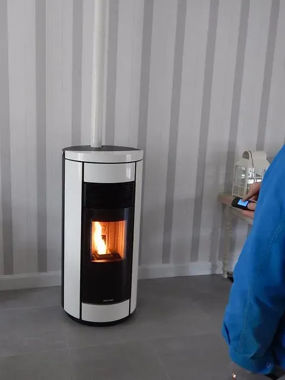 Poêle à granulés JOLLY MEC BOTERO 8 kW (16100 cognac)