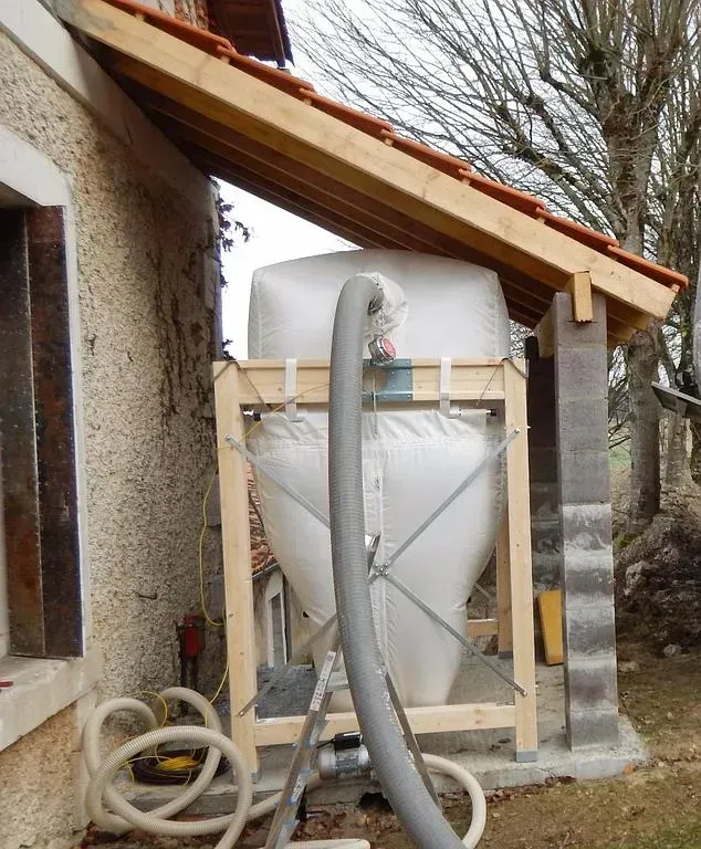 Pose d'un Silo à granulés FleXILO à Barbezieux en Charente (16)