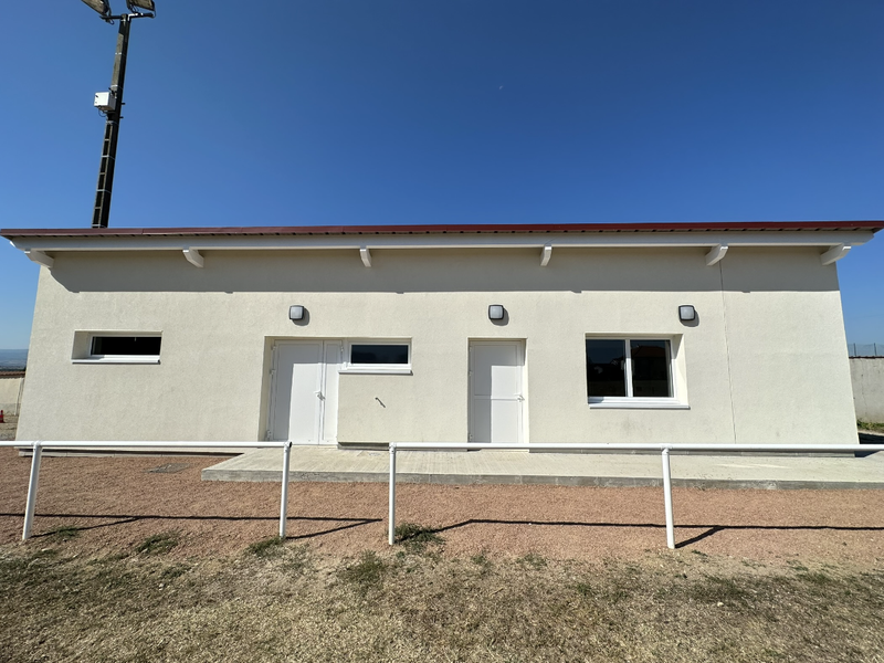 Isolation ITE des vestiaires du club de foot de Saint-Chamond