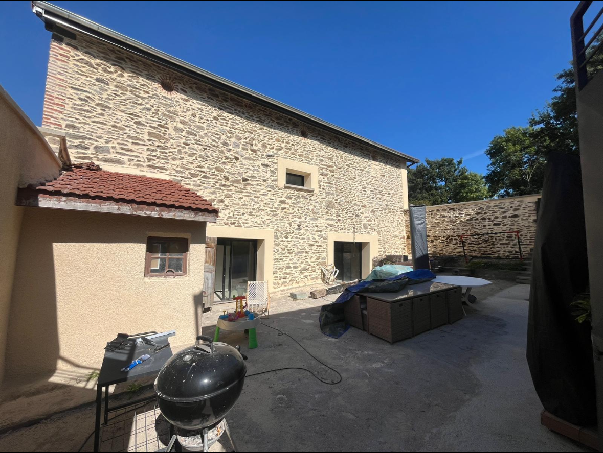 Façade extérieure côté cours intérieure