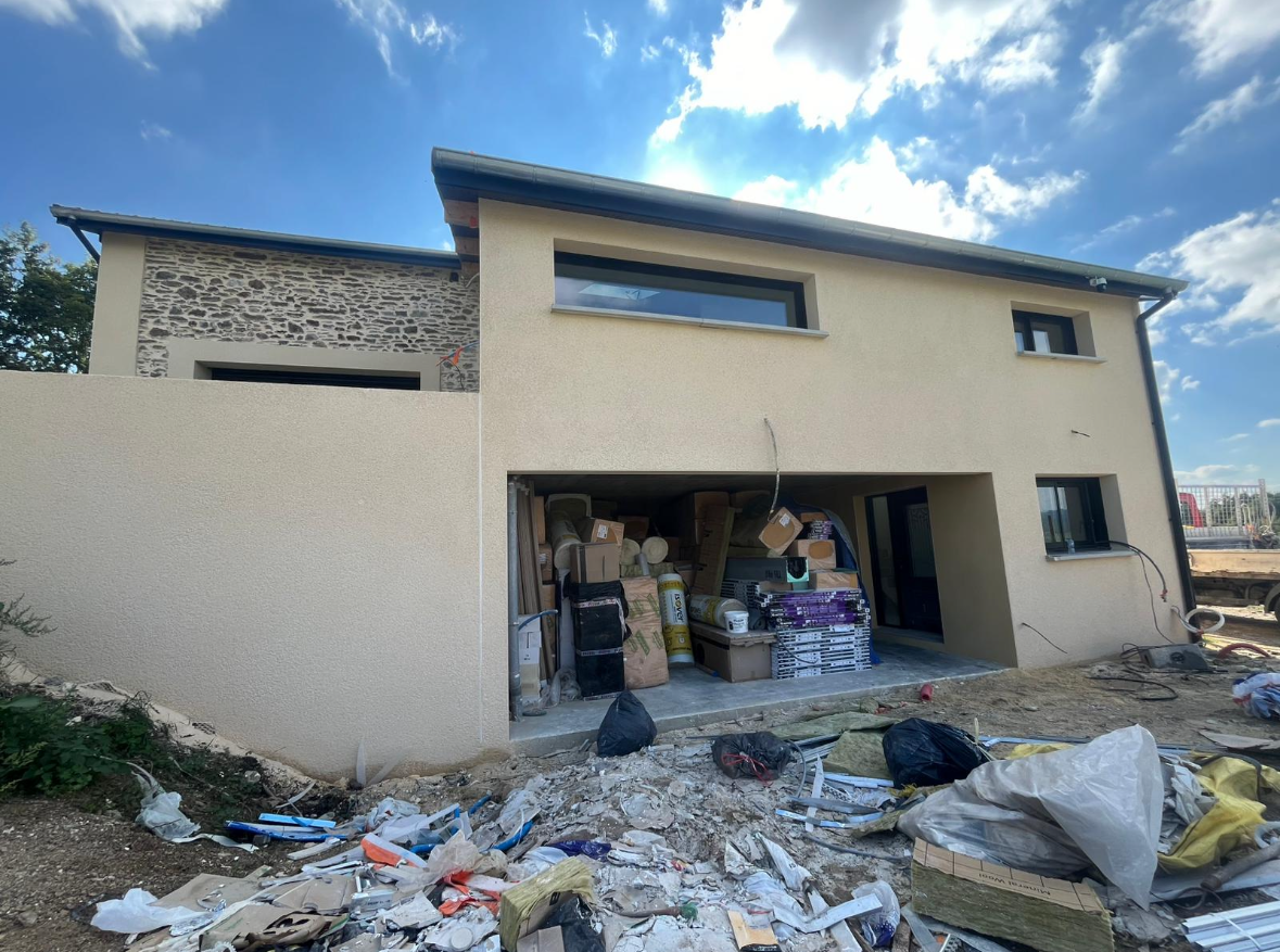 Façade extérieure + porte de garage