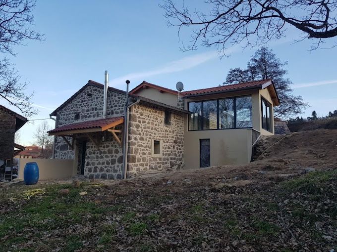 Ravalement de façade d'une maison de campagne