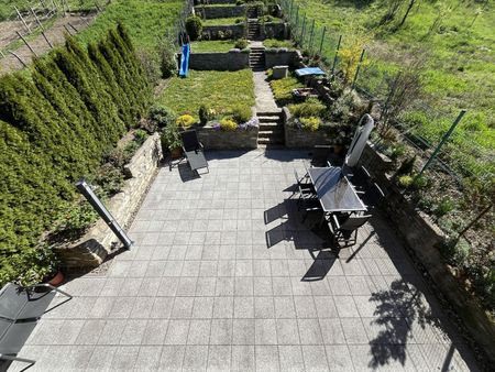 Blick vom Balkon über Garten und Dorf
