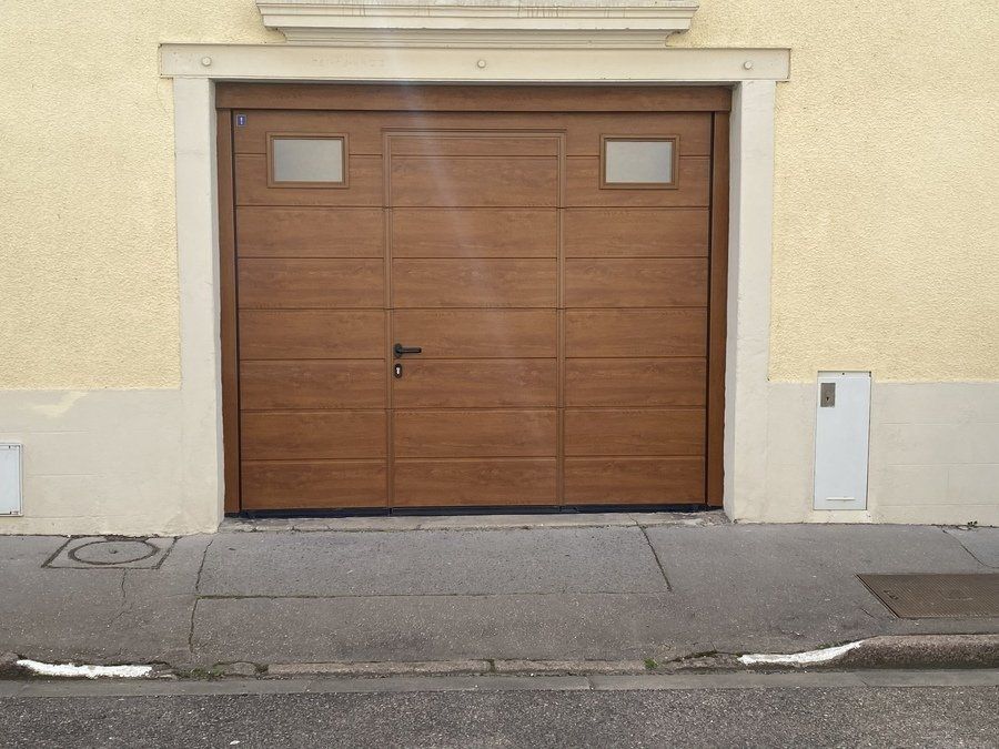 Porte de garage battante aspect bois