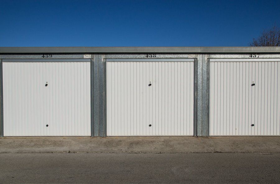 Portes de garages blanches
