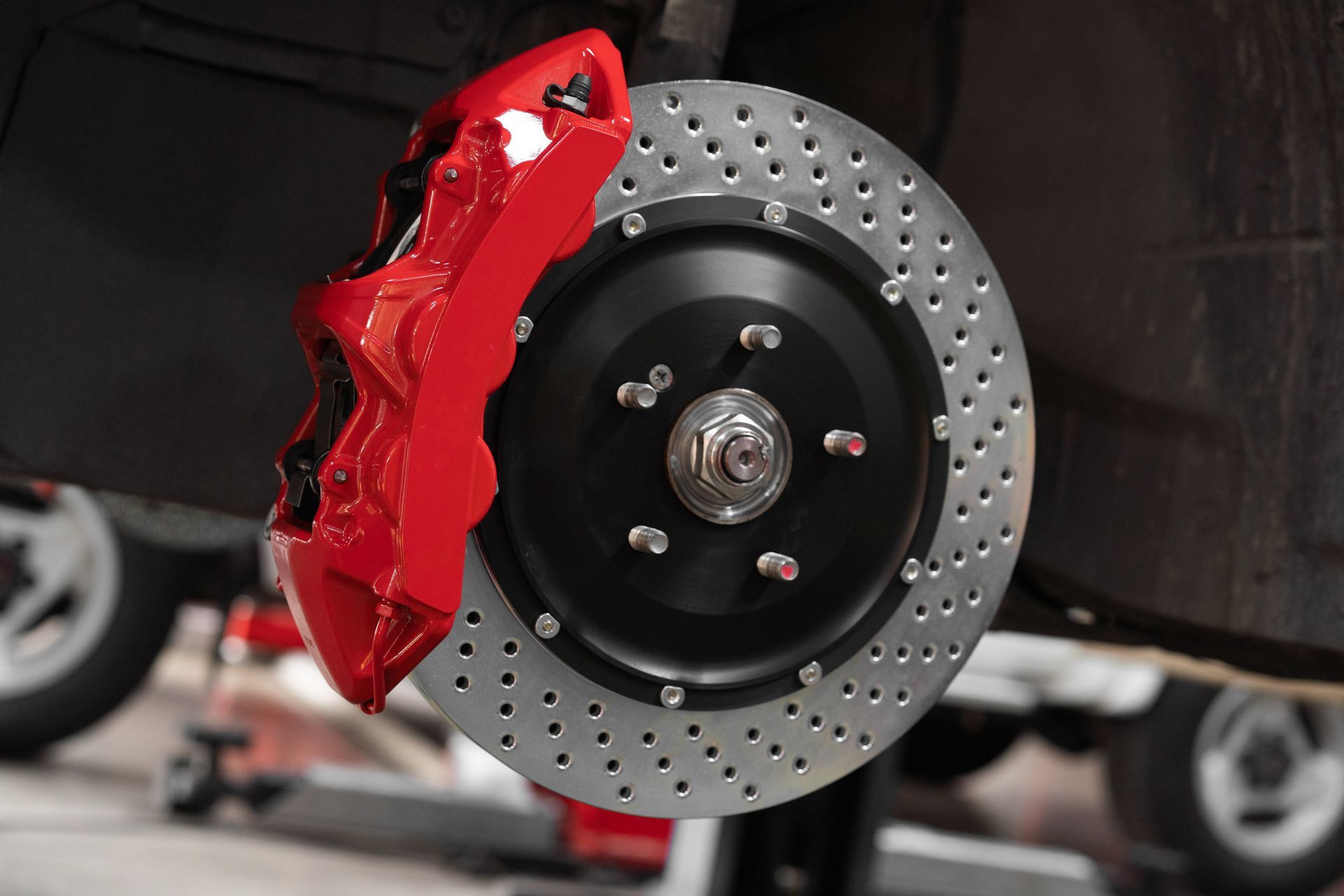 Frein rouge d'une voiture sportive