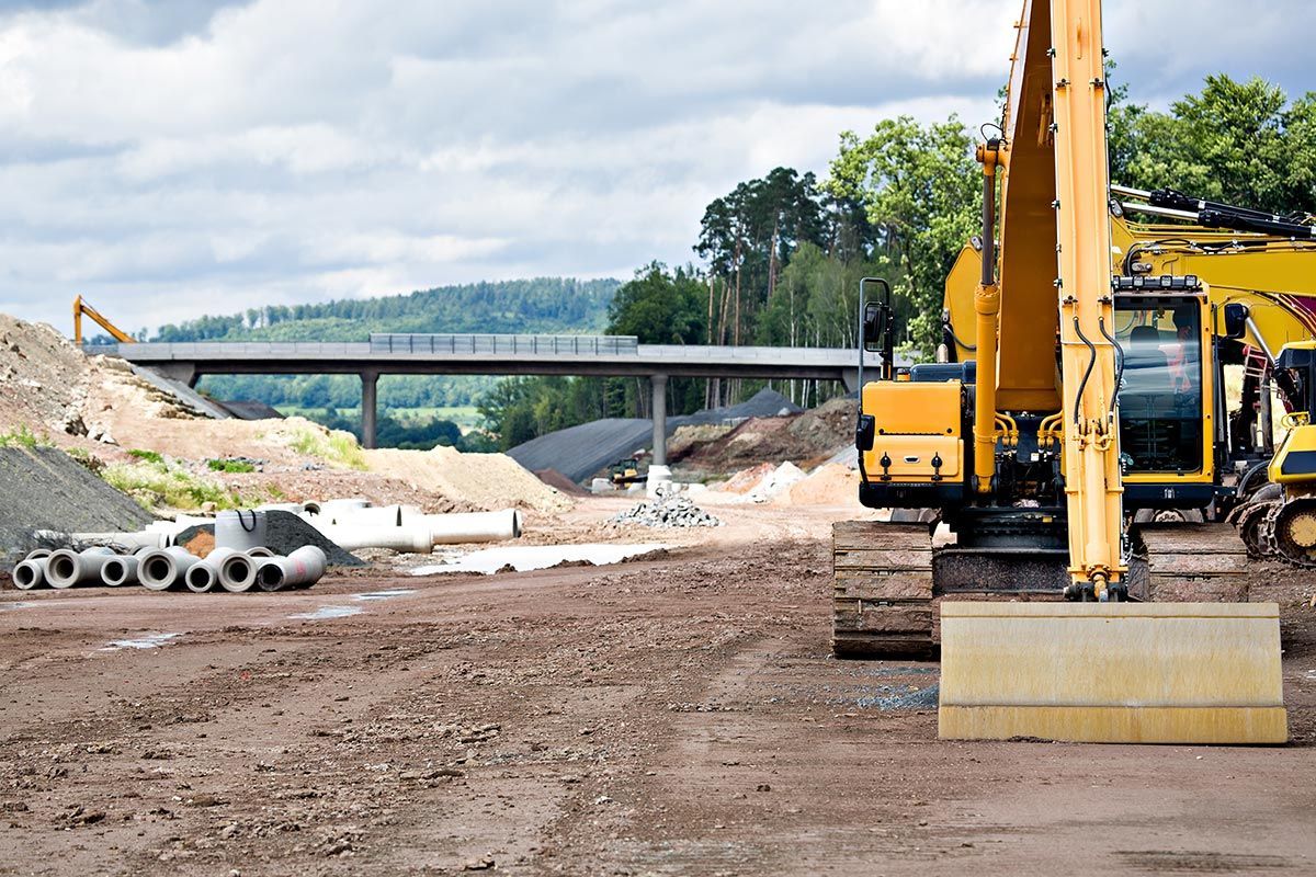Site de construction d'un pont avec réseau de canalisation