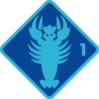 Blaues Diamantemblem mit einer Hummersilhouette und der Zahl „1“.