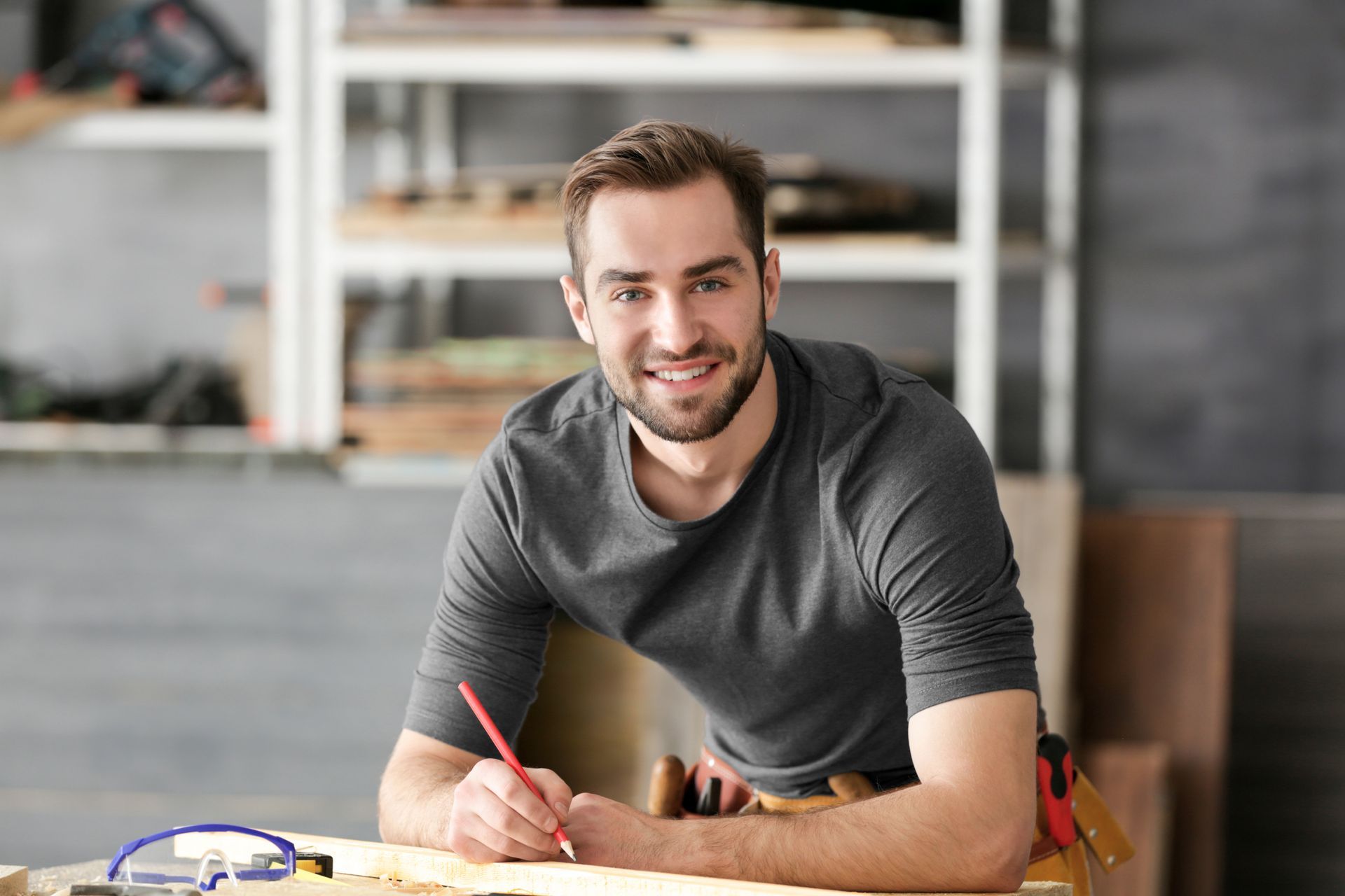 Artisan sur son plan de travail